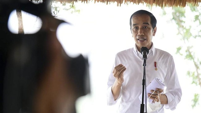 Jokowi memerintahkan kepada jajarannya agar pembangunan waduk di NTT ditambah lagi supaya kebutuhan air di daerah yang minim hujan itu bisa dipenuhi.