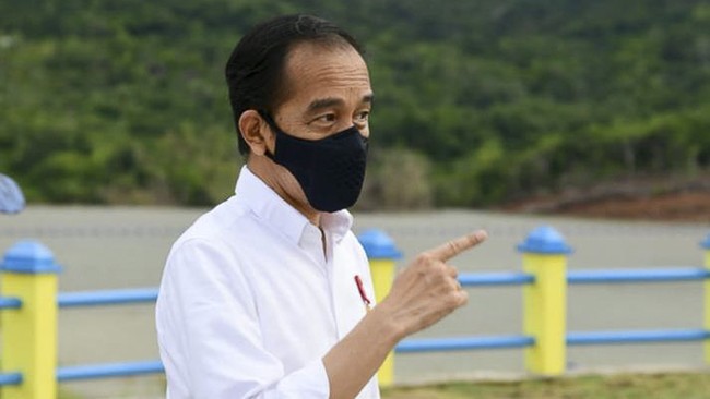 Pengamat Politik Universitas Paramadina Arif Susanto menilai respons Jokowi terhadap kritik mahasiswa merupakan upaya Jokowi menjaga 'tangan' tetap bersih.