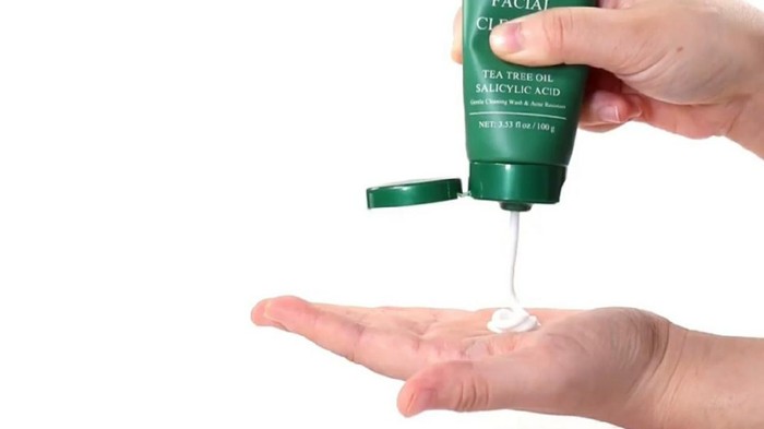 5 Facial Wash dengan Salicylic Acid, Pertolongan Pertama Kulit Berminyak dan Berjerawat 5 Facial Wash dengan Salicylic Acid, Pertolongan Pertama Kulit Berminyak dan Berjerawat