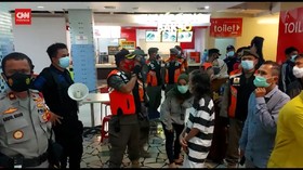 VIDEO: Langgar Prokes, Antrean Vaksinasi Dibubarkan Polisi