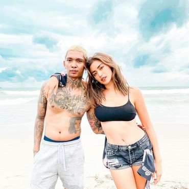 Foto bareng Jessica Iskandar di Bali, Tangan Young Lex Jadi Sorotan