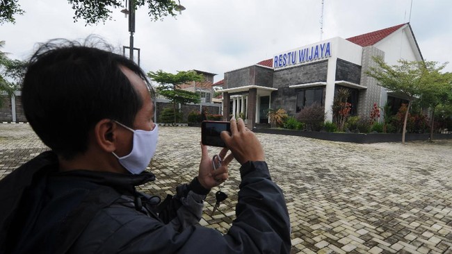 Aset mewah para tersangka korupsi ASABRI mulai dari mobil mewah, apartemen, hotel, hingga kapal tongkang, dilelang Kejagung untuk pulihkan kerugian negara.