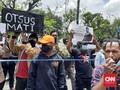 Pedemo Otsus Papua Tolak Rapid Test di Depan Kantor Tito