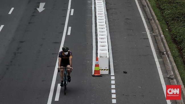 Pemerintah Provinsi DKI Jakarta menargetkan pembangunan jalur sepeda permanen di Jalan Sudirman-Thamrin rampung pada Maret 2021.