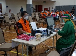 Tanda Tanya di Balik Vaksinasi Corona bagi Tahanan KPK