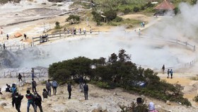 Memandangi Gejolak Perut Bumi dari Kawah Terbesar di Dieng
