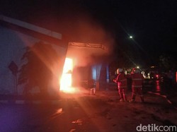 Gudang Ikan di Kota Probolinggo Kebakaran, Pikap dan Motor Ikut Ludes Terbakar