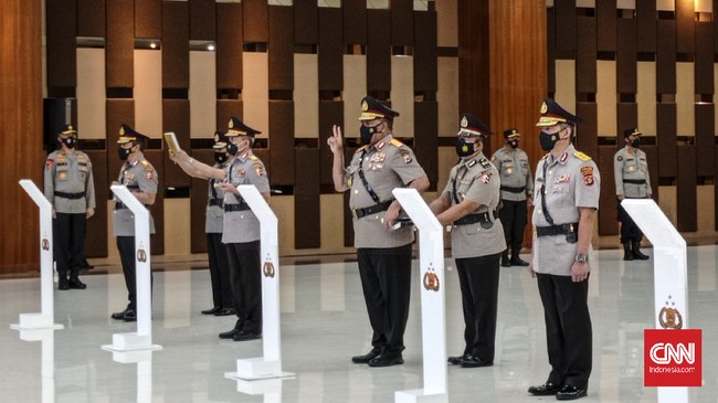 Mabes Polri menggelar upacara kenaikan pangkat setingkat lebih tinggi atau Korps Raport di Gedung Rupatama, Jakarta pada Rabu (29/11).