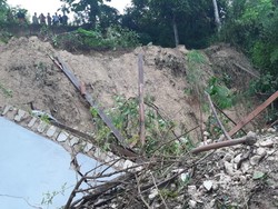 Tragedi Longsor Pamekasan Timbun 5 Santriwati