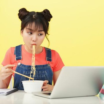 3 Tips Makan Mi Instan Saat Diet