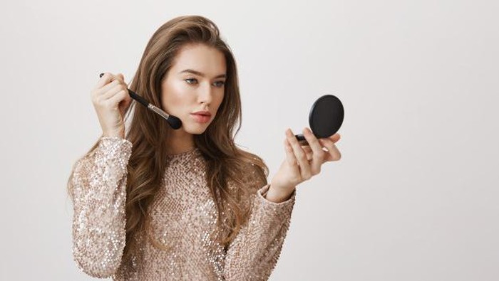Awas! Terlalu Terobsesi dengan Kecantikan, Ini Lho Tandanya...