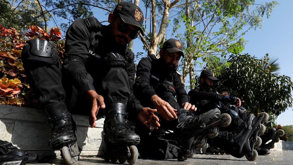 FOTO: Atasi Kriminal, Pakistan Bentuk Unit Polisi Sepatu Roda