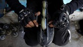 FOTO: Atasi Kriminal, Pakistan Bentuk Unit Polisi Sepatu Roda Pakistan membentuk unit polisi bersepatu roda di ibu kota Karachi untuk memberantas kejahatan dan pelecehan di area padat serta gang-gang sempit.