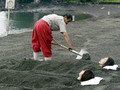 Antre Dikubur Pasir Pantai di Jepang Demi Kulit 'Glowing'