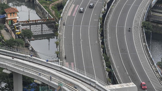 Banggar DPR menilai pertumbuhan ekonomi RI harus mencapai 4 persen pada 2021 jika pemerintah ingin mengejar target 5 persen pada 2022 nanti.