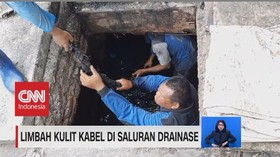 VIDEO: Limbah Kulit Kabel di Saluran Drainase Kemayoran
