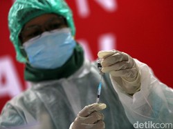 Pengalaman Lansia Vaksin COVID-19, Sudah Daftar Online Tapi Tak Tercatat