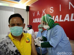 Vaksinasi Corona untuk Guru Dimulai, Jokowi Targetkan Juli Sekolah Tatap Muka