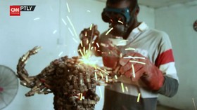 VIDEO: Seni Patung Dari Busi Kendaraan Bermotor