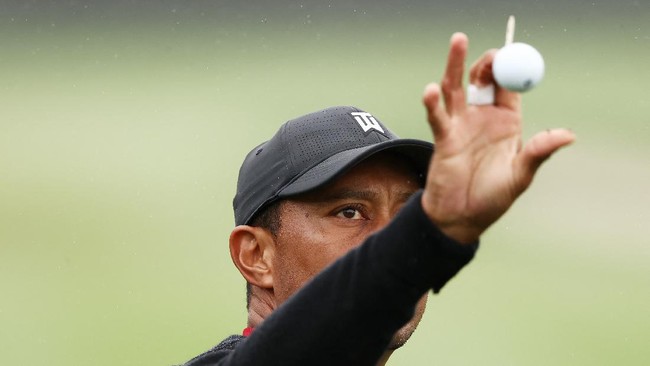 Tiger Woods diperkirakan akan sulit pulih dan membutuhkan waktu lama untuk kembali normal usai mengalami cedera parah pada kakinya.