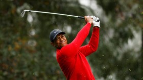 Tiger Woods Kembali ke Lapangan Pasca Kecelakaan Maut
