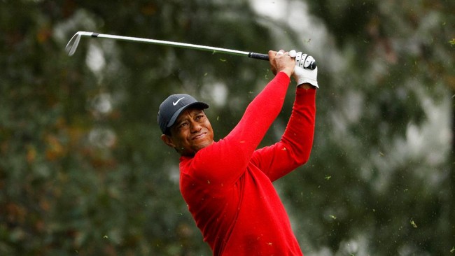 Tiger Woods kini dalam kondisi sadar usai mengalami kecelakaan mobil di California, Selasa (23/2) waktu setempat.