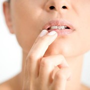 Bibir Gelap, Kering, Pecah-pecah? Intip Rekomendasi Produk Lip Treatment yang Bisa Percantik Bibir Kamu