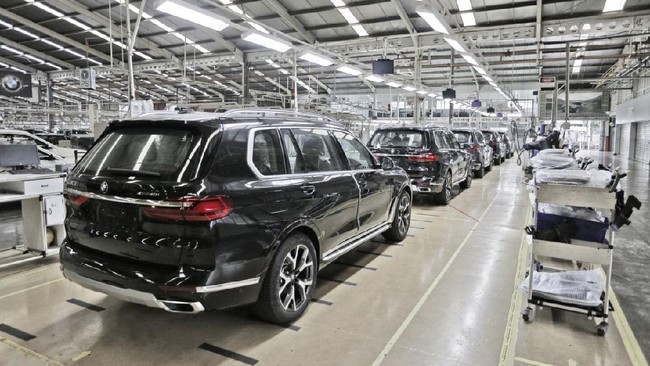 BMW X7 xDrive40i Opulence dan  X3 xDrive30i M Sport mengaspal di Indonesia dengan harga miliaran rupiah.