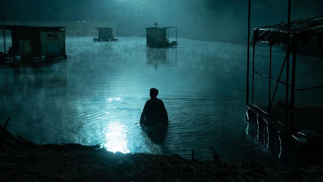 Hellbound merupakan serial thriller horor yang mengisahkan kehadiran makhluk gaib ke kehidupan nyata dan mengutuk orang-orang ke neraka.