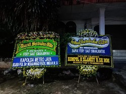 Karangan Bunga Kapolda Metro Terpajang di Rumah Fery Korban Penembakan
