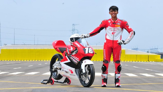AHRT mempersiapkan Mario Suryo Aji sebagai pebalap yang akan tampil di CEV Moto3 Junior Championship 2021.
