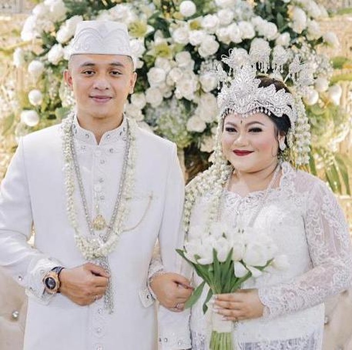 <p>Diketahui, Olivia sebelumnya bercerai dengan mantan suaminya yang merupakan seorang perwira TNI. (Foto: Instagram @niadaniatynew)</p>