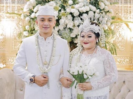 7 Foto Resepsi Pernikahan Putri Nia Daniaty dengan Taruna, Mewah dan Prokes Ketat