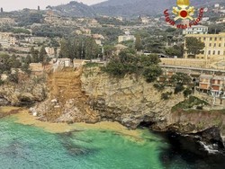 Longsor di Kompleks Makam Italia, Ratusan Peti Jenazah Berjatuhan ke Laut