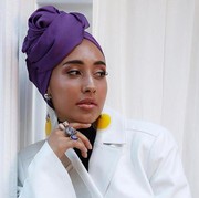 Terlihat Cerah, 6 Warna Hijab Ini Cocok untuk Kulit Gelap!