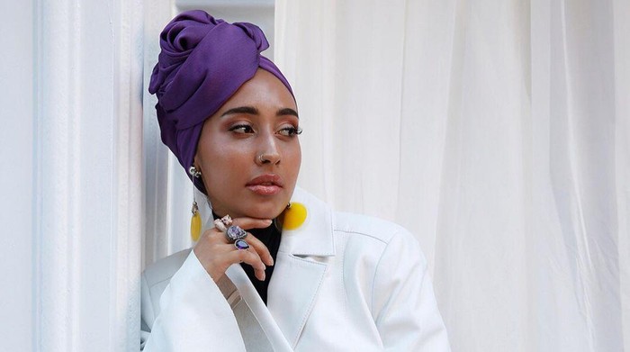 Terlihat Cerah, 6 Warna Hijab Ini Cocok untuk Kulit Gelap!