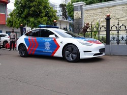 Intip Ketangguhan dan Harga Mobil Listrik Tesla Polisi