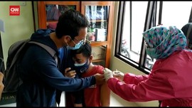 VIDEO: Kala Wartawan 'Memberontak' Saat Divaksinasi