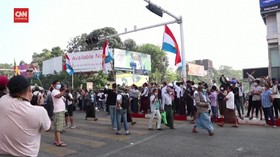 VIDEO: Pendukung dan Penentang Kudeta Myanmar Bentrok