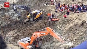 VIDEO: Debit Air Hambat Evakuasi Korban Tambang Emas Longsor