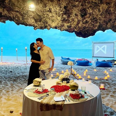 Ciuman & Pesan Romantis Titi Kamal di Ulang Tahun Christian Sugiono