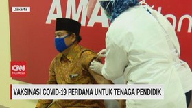 VIDEO: Vaksinasi Covid-19 Perdana untuk Tenaga Pendidik