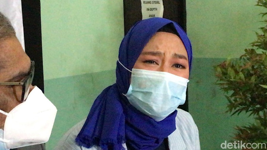 Arist Merdeka Sirait (Ketua Umum Komnas Anak) dan Yunita Lestari (mantan istri pertama Daus Mini)
