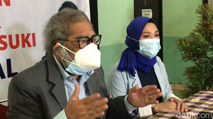 Arist Merdeka Sirait (Ketua Umum Komnas Anak) dan Yunita Lestari (mantan istri pertama Daus Mini)
