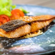 7 Tips Mudah Menggoreng Kulit Salmon Agar Crispy