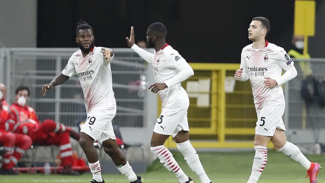 Sebanyak 16 tim, termasuk AC Milan dan Manchester United, memastikan lolos dari babak 32 besar Liga Europa setelah menjalani laga leg kedua.