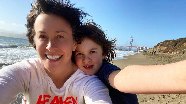 Alanis Morissette dan anaknya