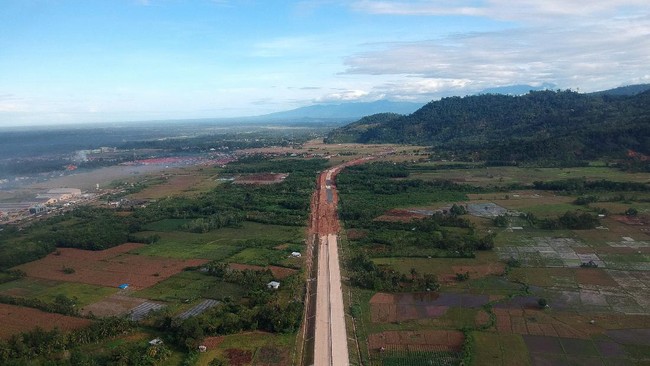 Pembebasan lahan tol Padang-Pekanbaru seksi I Sicicin-Padang diharapkan selesai pada Desember 2021.