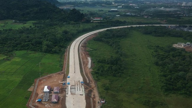 Jalan Tol Trans Sumatera (JTTS) Pekanbaru-Padang seksi Pekanbaru-Bangkinang mulai diuji coba operasion pada 27 Oktober.  Selama uji coba, tol gratis.