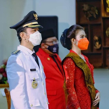Temani Gibran Dilantik Jadi Walikota Solo, Gaya Selvi Curi Perhatian